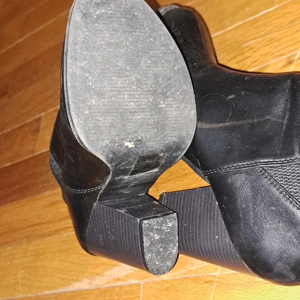 Heart in D black leather heel boots good used condition - Picture 5 of 6